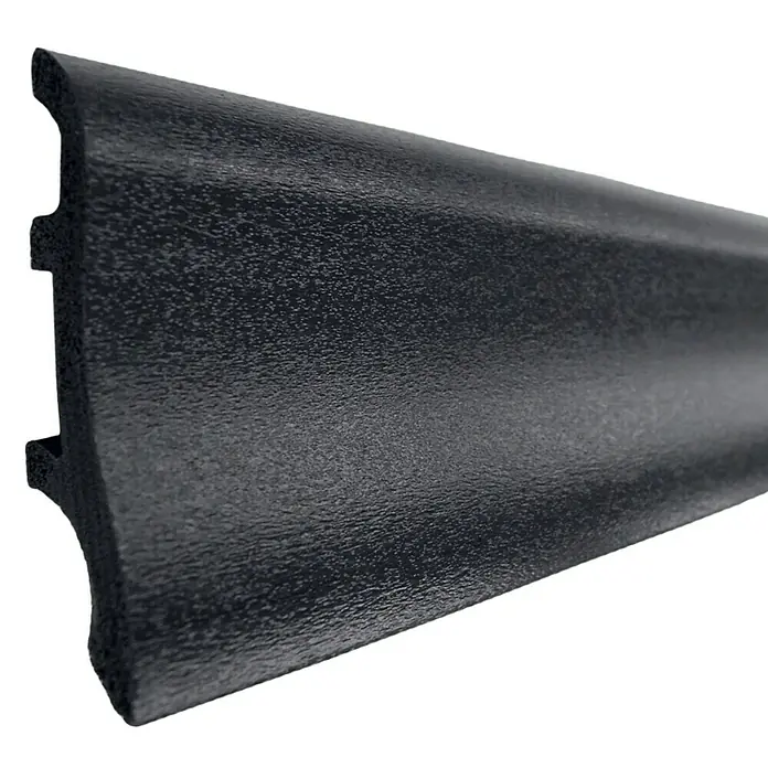 Döllken Sockelleiste Classic 50 - 250 cm x 22 mm x 50 mm, Schwarz - Schwarze PVC-Fußleiste mit profilierter Rückseite für Kabelmanagement. Ideal für Bodenbeläge und eine saubere Optik im Raum.
