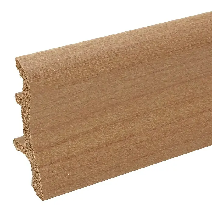 Döllken Sockelleiste Classic 50 - 250 cm x 22 mm x 50 mm, Kirschbaum Antik - Nahaufnahme einer Sockelleiste aus Holz mit feiner Maserung, ideal für stilvolle Innenräume.