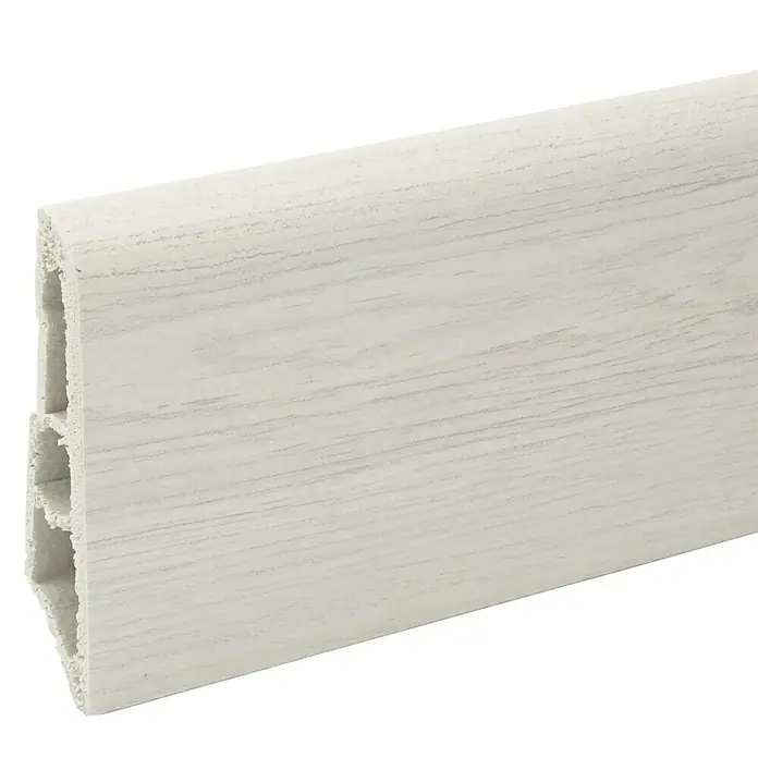 Döllken Sockelleiste - 250 cm x 15 mm x 60 mm, Hartschaum, New Canadian Pine - Detailaufnahme einer weißen Sockelleiste mit Holzmaserung, ideal für stilvolle Raumabschlüsse und einfache Montage.