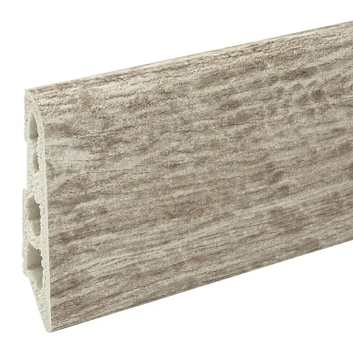 Döllken Sockelleiste - 250 cm x 15 mm x 60 mm, Hartschaum, Rustic Pine - Nahaufnahme einer Terrassendiele in Holzoptik mit Hohlkammern für eine einfache Montage und verbesserte Stabilität.