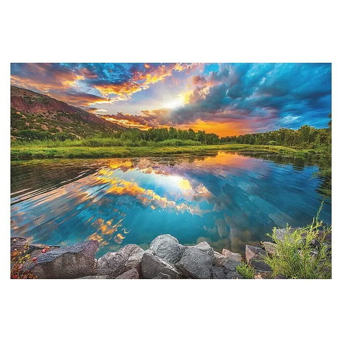 Komar Into Illusions Fototapete Daybreak - 4 -tlg., B x H: 368 x 248 cm, Vlies - Atemberaubende Landschaft mit einem ruhigen See, der den farbenprächtigen Sonnenuntergang und die umliegende Natur reflektiert.