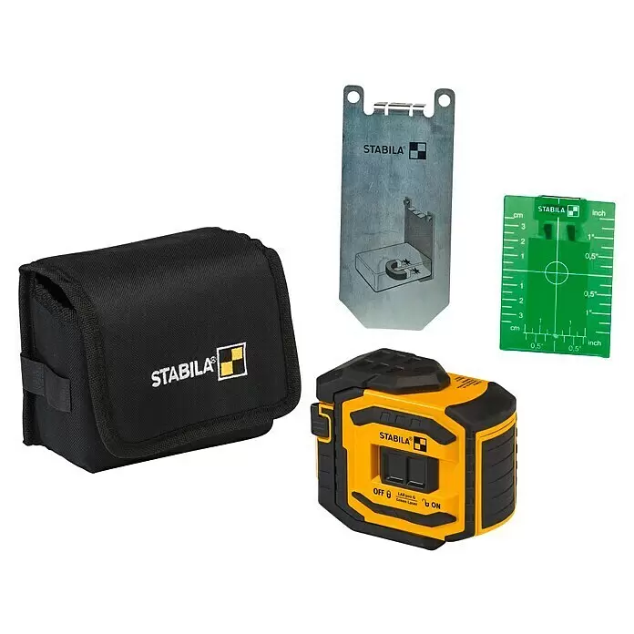 Stabila Kreuzlinienlaser LAX 300 G - Max. Arbeitsbereich: 30 m, 7 -tlg. - Gelb-schwarzer Stabila LAX 300 G Grünlaser, eine schwarze Tragetasche, eine magnetische Halterung und eine grüne Zieltafel mit Skala.