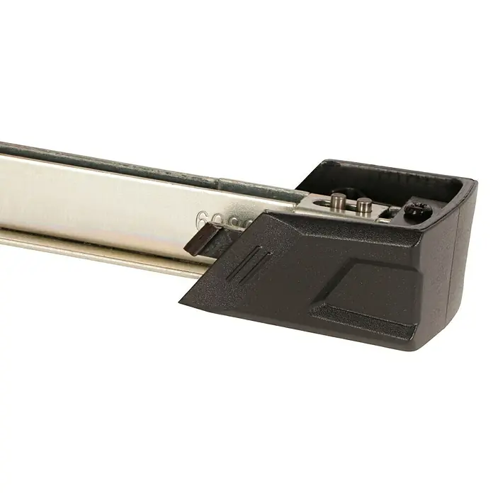 Einhell Elektrotacker - Klammertiefe: 6 mm - 14 mm - Nahaufnahme einer schwarzen und silbernen Ausziehführung für Schubladen mit Kunststoffkomponenten.