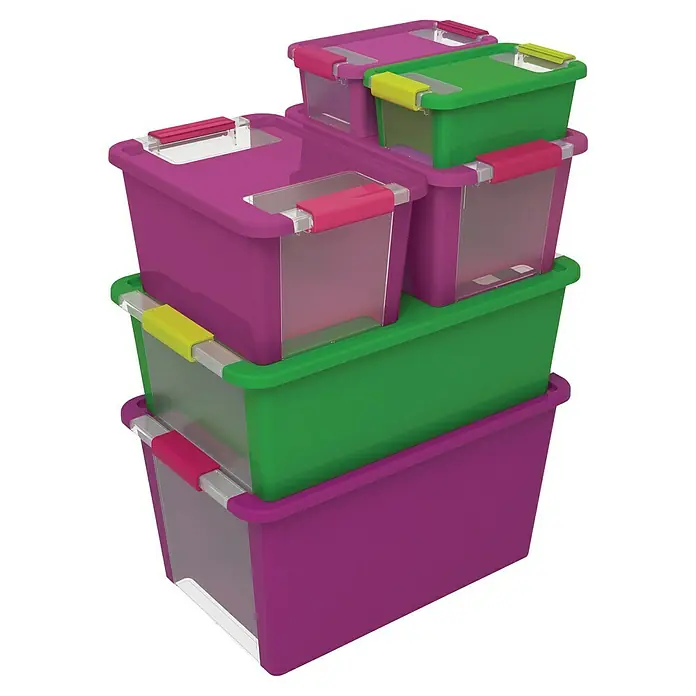 KIS Aufbewahrungsbox Bi-Box - L x B x H: 55 x 35 x 19 cm, Flieder, Mit Deckel - Ein Stapel von sechs bunten Aufbewahrungsboxen aus Kunststoff, in den Farben Lila und Grün mit gelben und pinken Akzenten.