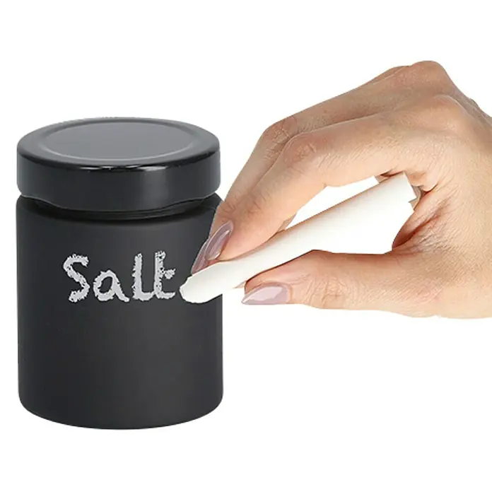 Vorratsdose - Ø x H: 82 x 62 mm, Glas, Schwarz - Einmachglas mit Tafel-Etikett, beschriftet mit "Salz", von einer Hand mit Kreide beschrieben. Praktisch und stilvoll für die Küche.