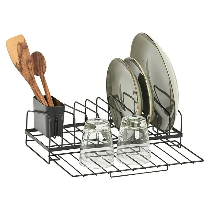 Geschirrkorb - L x B x H: 13,5 x 36,5 x 17,5 cm, Metall - Geschirrabtropfgestell mit Tellern, Gläsern und Holzlöffeln in einem schwarzen Metallgestell für die Küche zum Trocknen von Geschirr.