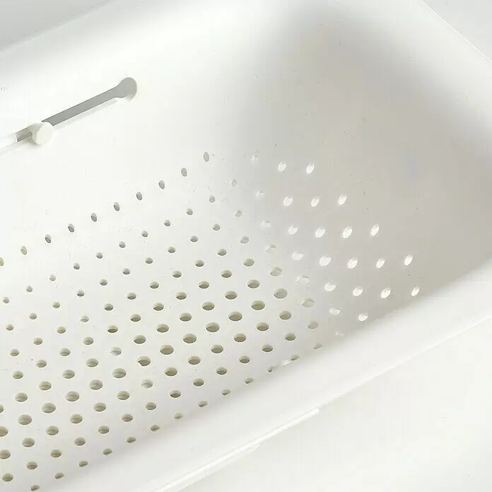 Zeller Present Spülbeckensieb - Weiß - Weißes, gelochtes Kunststoffsieb mit verstellbarer Schiene zum Abtropfen.