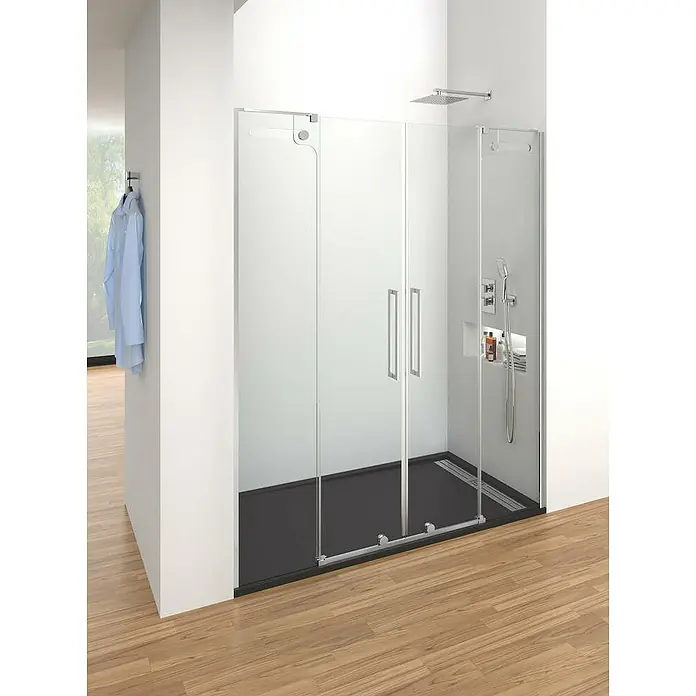 GME Mampara de ducha frontal Vetrum Spazio - 190 x 202 cm, Espesor de vidrio: 10 mm, Cromo - Un baño moderno con una ducha a ras de suelo con puerta corredera de cristal, creando un espacio abierto y aireado.