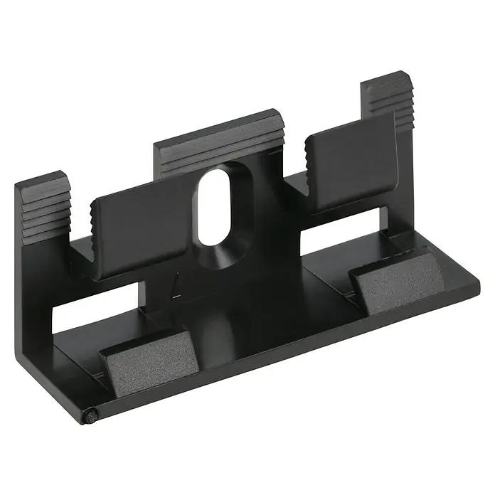 LOGOCLIC Leistenclip - 30 Stk. - Das Bild zeigt eine Detailansicht einer schwarzen Gerätehalterung mit Aussparungen und Rillen. Ideal zur sicheren Befestigung elektronischer Geräte.