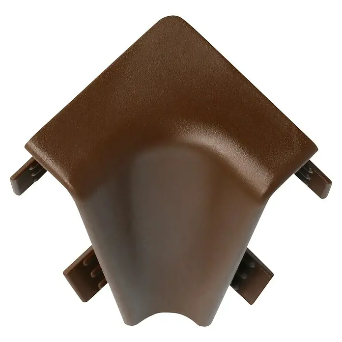 LOGOCLIC Innenecke K40 C - Dunkelbraun, 2 Stk., Passend für: LOGOCLIC Sockelleiste K40 C - Nahaufnahme eines braunen Eckverbinders aus Kunststoff, der zur Verbindung von Kabelkanälen verwendet wird und über Befestigungslaschen verfügt.