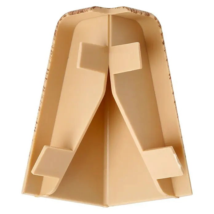 LOGOCLIC Außenecke K40 C - Birke, 2 Stk., Passend für: LOGOCLIC Sockelleiste K40 C - Nahaufnahme einer beigen Eckverbindung aus Kunststoff, die für Stabilität verstärkt ist. Ideal zum Schutz von Möbeln und Wänden.