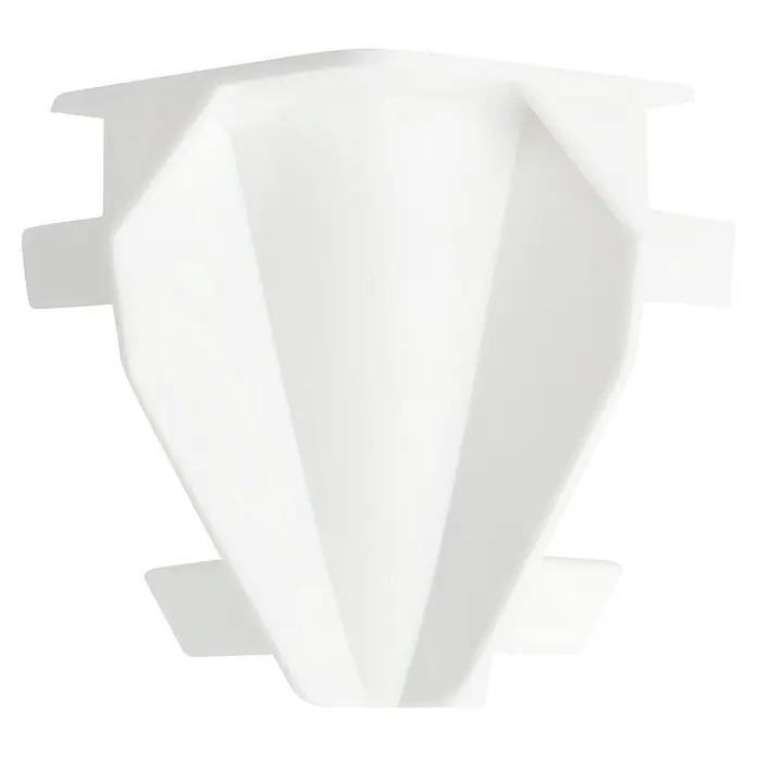 LOGOCLIC Innenecke K40 C - Weiß, 2 Stk., Passend für: LOGOCLIC Sockelleiste K40 C - Ein Nahaufnahme eines weißen, geometrischen Objekts, das an eine moderne Skulptur oder ein Designelement erinnert, vor einem schwarzen Hintergrund.