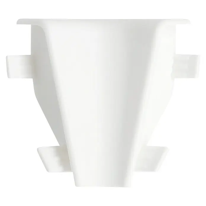 LOGOCLIC Innenecke K40 C - Weiß, 2 Stk., Passend für: LOGOCLIC Sockelleiste K40 C - Weiße Plastikkomponente mit einer trapezförmigen Hauptstruktur und hervorstehenden Laschen, die für sicheren Halt ausgelegt sind.