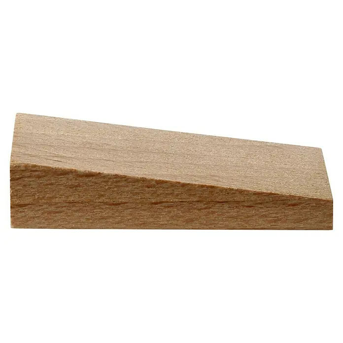 LOGOCLIC Cuña para madera - 12 ud., Haya - Primer plano de una pieza de madera con un borde inclinado, destacando la veta natural y la textura de la madera. Ideal para proyectos de artesanía.