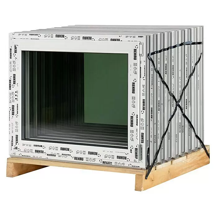 Solid Elements Ventana de PVC Basic - 100 x 80 cm, Acristalamiento: x 3, Apertura según normativa: Derecha, Blanco - Pila de ventanas de PVC blancas con vidrio oscuro, aseguradas en un palé de madera para transporte.