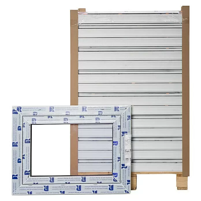 Solid Elements Ventana para sótano - An x Al: 80 x 60 cm, Apertura según normativa: Derecha, Blanco - Marcos de ventana de PVC blancos empaquetados en un palé de madera. El film protector indica: '¡Quitar lámina protectora después de la instalación!'