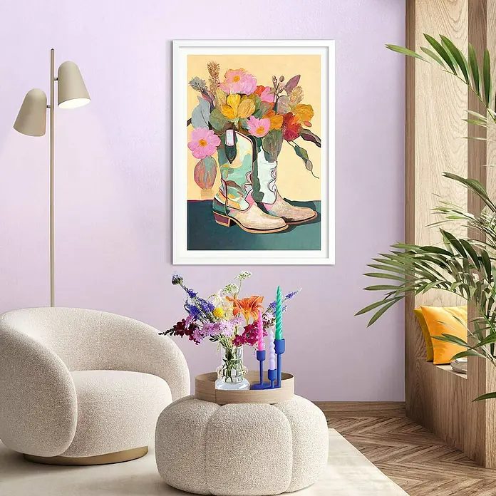 Reinders Bild Modern Frame - Flower Boots, B x H: 50 x 70 cm - Ein gerahmtes Wandbild mit Cowboystiefeln voller Blumen in einem gemütlichen Wohnzimmer.