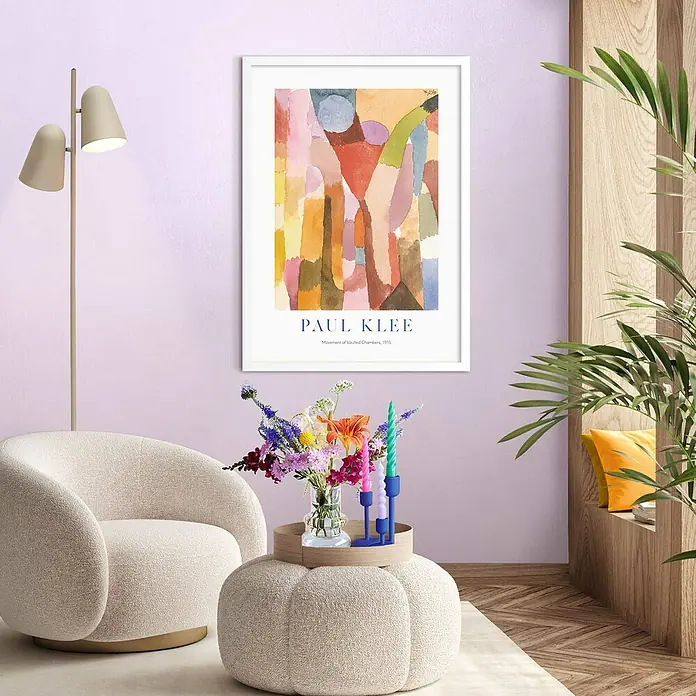 Reinders Bild Modern Frame - Paul Klee Colours I, B x H: 50 x 70 cm - Ein stilvolles Zimmer mit einem Paul Klee Kunstdruck, einem bequemen Sessel und einem Blumenarrangement.