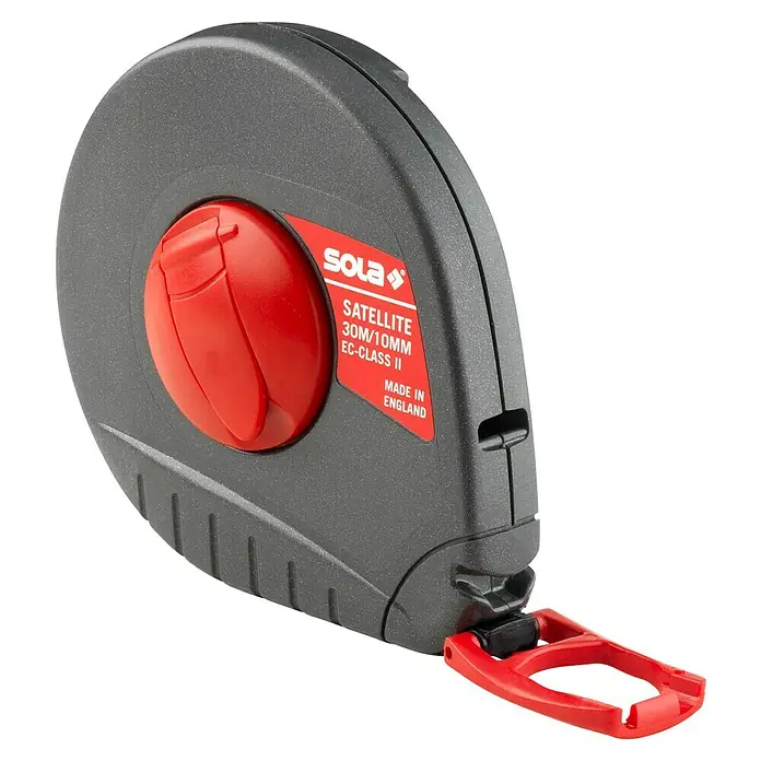 Sola Kapselmaßband Satellite10 m, Material: Kunststoff - SOLA Satellite Rollbandmaß, 30 m/10 mm, EC-Klasse II, robustes Gehäuse mit rotem Knopf und Halterung, ideal für genaue Messungen.