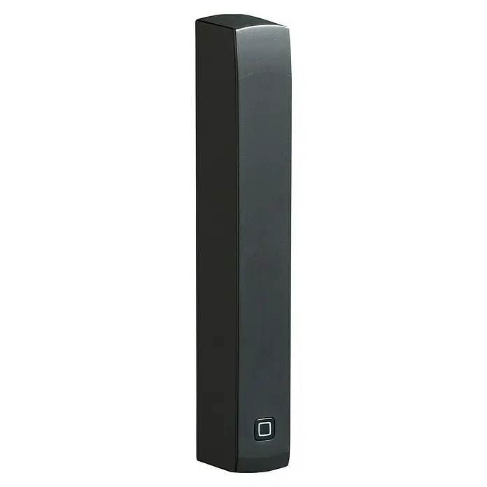 Homematic IP Fenster- & Türsensor HmIP-SWDO-A - Anthrazit, Batteriebetrieben, 102 x 15 x 20 mm - Eine Nahaufnahme eines schlanken, schwarzen Türschlosses mit Fingerabdrucksensor, das moderne Sicherheit und Eleganz vereint.