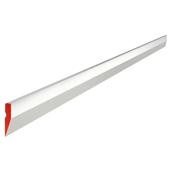 Sola Aluminium-Abziehlatte Trapezform 2606 - Länge: 150 cm - Das Bild zeigt eine Lichtleiste mit einem roten Endstück, die für moderne Beleuchtungslösungen konzipiert wurde.