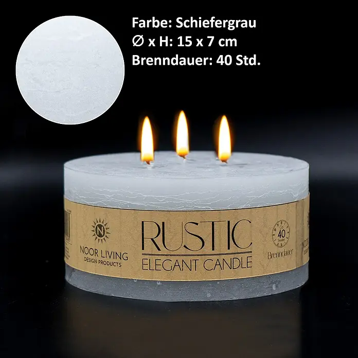 Kerze Rustic - Schiefergrau, Ø x H: 15 x 7 cm, Anzahl Dochte: 3 Stk. - Nahaufnahme einer grauen Rustic-Kerze von Noor Living mit drei Dochten und einer Brenndauer von 40 Stunden.
