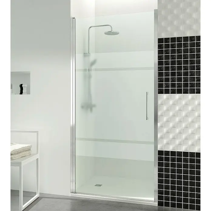 GME Mampara de ducha frontal Open Combi B - 55 x 195 cm, Vidrio serigrafiado, Plata brillo - Imagen de una moderna mampara de ducha con vidrio esmerilado y detalles cromados, mostrando un diseño de baño elegante.