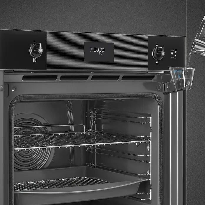 Smeg Horno empotrado SOP6101S2B3 - Número de tipos de calentamiento: 11 ud., Volumen horno: 68 l - Primer plano de un horno Smeg oscuro, con un display digital y un botón para el control de la temperatura, mostrando su diseño elegante.
