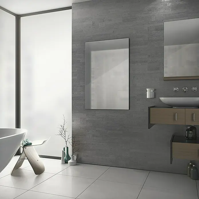 Ximax Infrarot-Spiegelheizkörper - 600 x 600 mm, 400 W, Weiß - Ein modernes Badezimmer mit grauen Wänden, weißen Fliesen und minimalistischen Möbeln. Der Fokus liegt auf Spiegeln und Waschtisch.