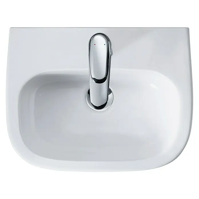 Duravit D-Code Waschbecken - 45 x 34 cm, Ohne Spezialglasur, Hahnloch: Mitte, Mit Überlauf, Weiß - Nahaufnahme eines modernen weißen Waschbeckens mit einem eleganten Chromhahn, perfekt für jedes Badezimmerdesign.