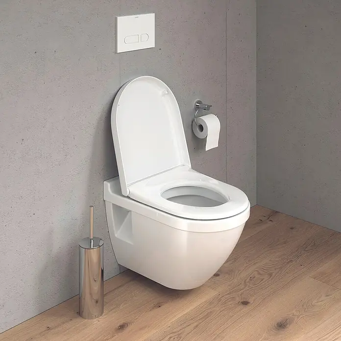 Duravit Starck 3 Wand-WC Typ 3 - Mit Spülrand, Ohne Spezialglasur, Spülform: Tief, WC Abgang: Waagerecht, Weiß - Wandhängendes WC mit offenem Spülrand und WC-Bürstengarnitur im modernen Badezimmer mit Holzboden und Betonwand.