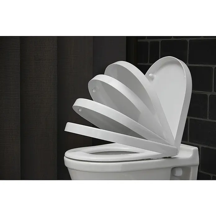 Duravit Starck 3 Wand-WC-Set - Spülrandlos, Mit antibakterieller Glasur, Spülform: Tief, WC Abgang: Waagerecht, Weiß - Nahaufnahme einer weißen Toilette mit einem animierten, sich langsam öffnenden Toilettensitz vor einem dunklen Hintergrund.