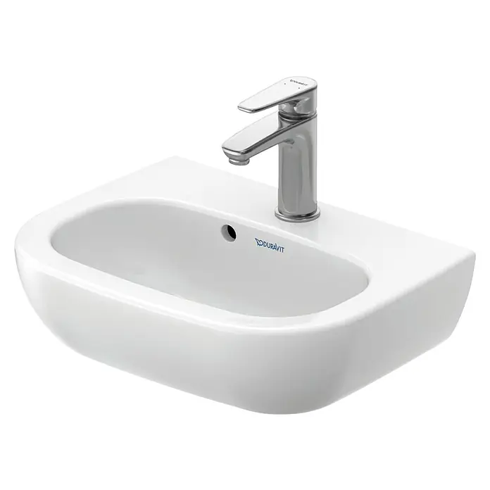 Duravit D-Code Waschbecken - 45 x 34 cm, Ohne Spezialglasur, Hahnloch: Mitte, Mit Überlauf, Weiß - Nahaufnahme eines Duravit-Waschbeckens mit Armatur, das elegante Design und hochwertige Verarbeitung zeigt.