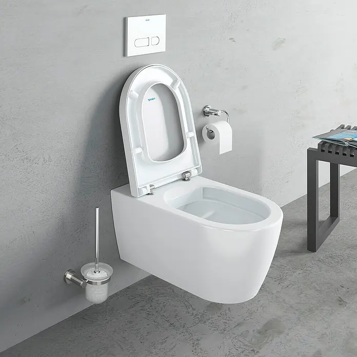 Duravit ME by Starck Wand-WC-Set Typ 1 - Spülrandlos, Ohne Spezialglasur, Spülform: Tief, WC Abgang: Waagerecht, Weiß - Ein wandhängendes Duravit WC mit offenem Deckel und Spültaste an der Wand. Das moderne Design passt gut in jedes Badezimmer.