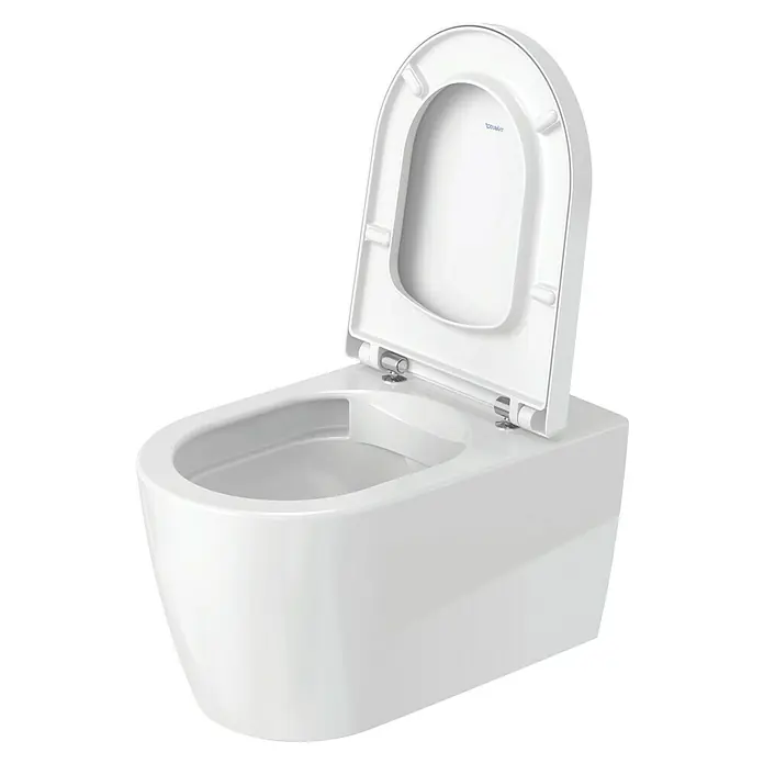 Duravit ME by Starck Wand-WC-Set Typ 1 - Spülrandlos, Ohne Spezialglasur, Spülform: Tief, WC Abgang: Waagerecht, Weiß - Nahaufnahme einer wandhängenden Duravit Toilette mit geöffnetem Deckel, die modernes Baddesign verkörpert.