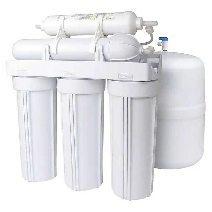 Bb agua Equipo de ósmosis inversa 5 etapas Básico - Caudal: 132 l/día - Un sistema de filtración de agua por ósmosis inversa para uso doméstico, con múltiples etapas de filtro y un tanque de almacenamiento.