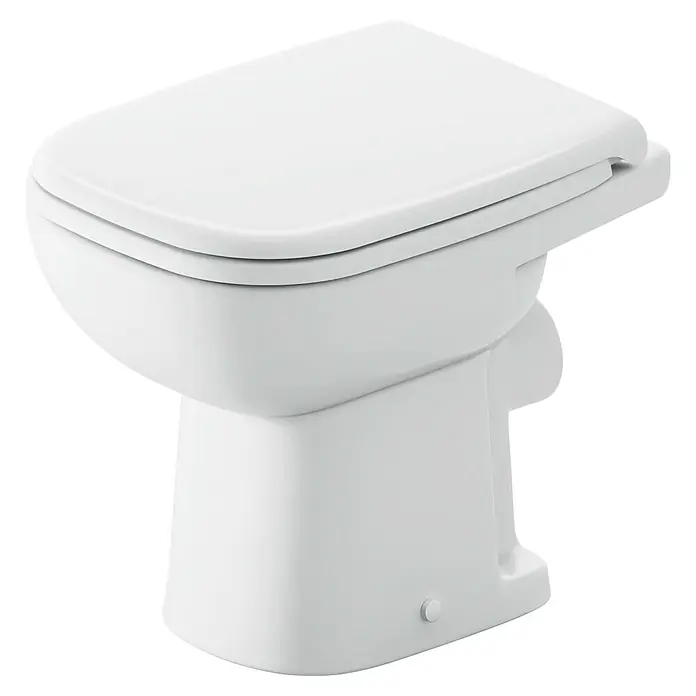 Duravit D-Code Stand-WC - Mit Spülrand, Ohne Spezialglasur, Spülform: Tief, WC Abgang: Waagerecht, Weiß - Nahaufnahme einer weißen Toilette mit geschlossenem Deckel, die ein modernes und schlichtes Design aufweist.