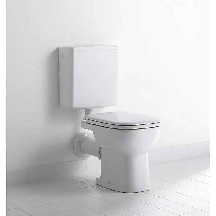 Duravit D-Code Stand-WC - Mit Spülrand, Ohne Spezialglasur, Spülform: Tief, WC Abgang: Waagerecht, Weiß - Weisse wandhängende Toilette mit Spülkasten, modernes Design, perfekt für jedes Badezimmer. Die schlichte Ästhetik fügt sich nahtlos ein.