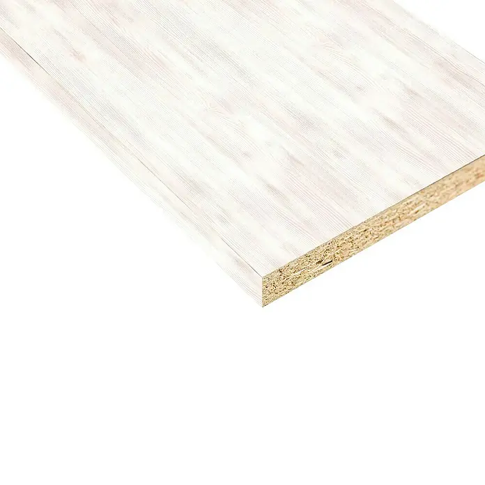 Tablero de melamina Whitewood - Roble blanco, 244 cm x 60 cm x 16 mm - Primer plano de un tablero de aglomerado blanco con un borde cortado visible que muestra la estructura interna del material.
