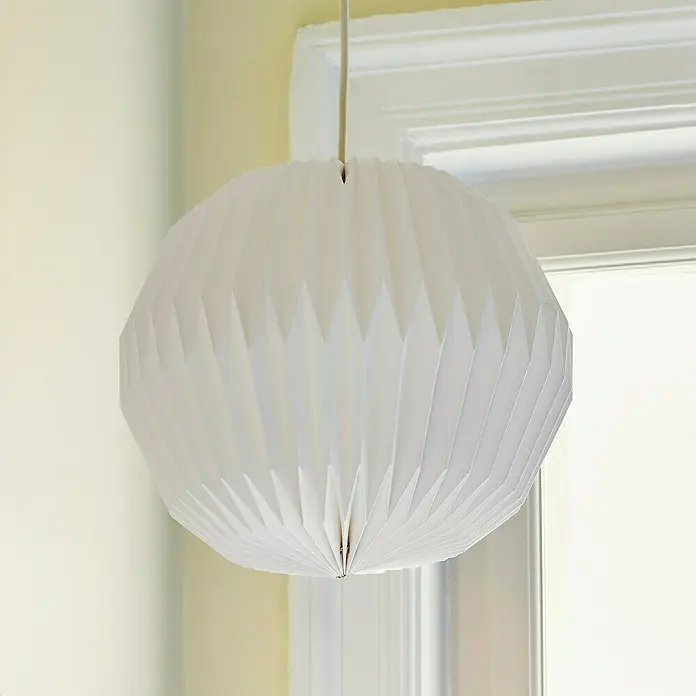 Nordlux Lampenschirm BELLOYL x B x H: 30 x 30 x 26 cm, Weiß, 30 cm - Eine moderne Pendelleuchte mit einem kugelförmigen Lampenschirm aus weißem Papier, der ein elegantes und minimalistisches Design aufweist.