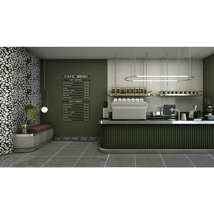 Quarzsteinfliese Komposit - 60 x 60 cm, Grau, Glänzend - Ein stilvolles Café-Interieur mit einer Café-Menütafel und einer modernen Espressomaschine auf einem eleganten Tresen.