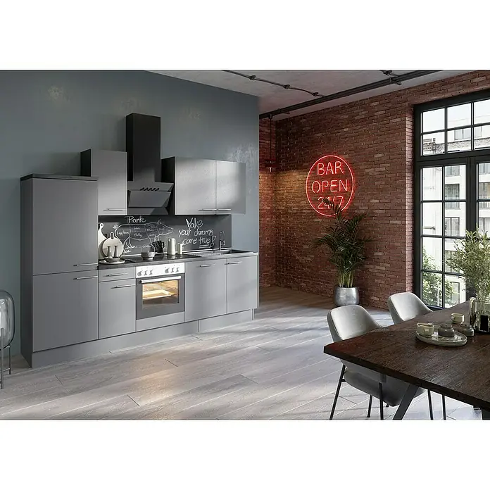 Optifit Küchenleerblock OPTIkoncept Mats825 Typ 1 - Breite: 270 cm, Basaltgrau, Ohne Elektrogeräte - Moderne graue Küche mit schwarzen Akzenten und einer Backsteinwand mit Neonschild. Der Essbereich ist durch einen Holztisch abgetrennt.