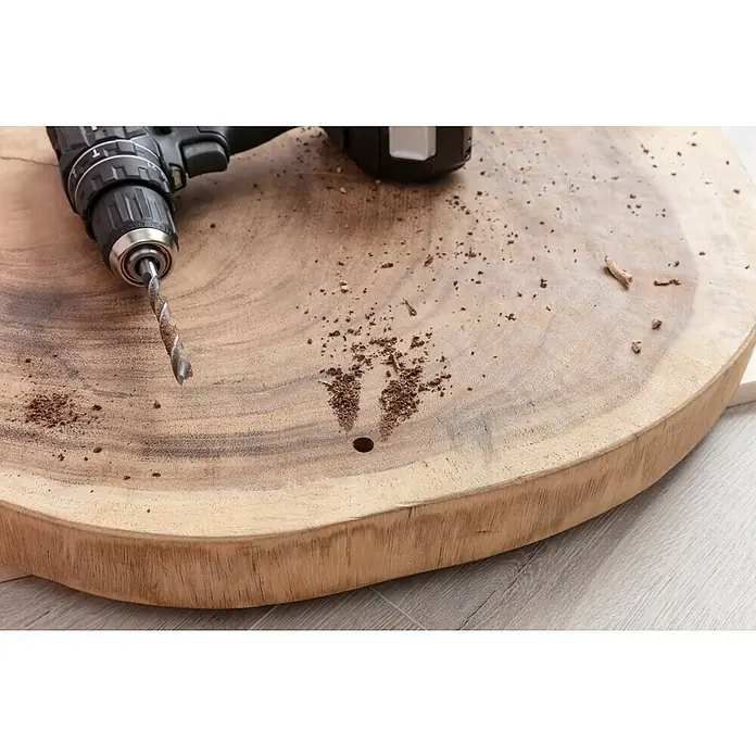 Craftomat Holzbohrer - 8 -tlg., Durchmesser Bohrer: 10 mm - Nahaufnahme einer Bohrmaschine und einem Holzbrett mit einem Loch, das in das Holz gebohrt wurde.