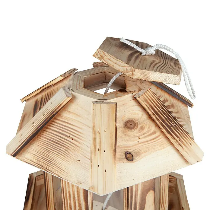 Windhager Vogelhaus - L x B x H: 26 x 26 x 24,5 cm, Natur, Geflammt, Holz - Nahaufnahme eines Holz-Vogelhauses mit geöffnetem Dach und einem Seil, das daran befestigt ist.