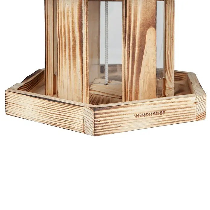 Windhager Vogelhaus - L x B x H: 26 x 26 x 24,5 cm, Natur, Geflammt, Holz - Detailansicht einer Windhager Futterstation aus Holz mit klarem Acrylglas und rustikalem Design.