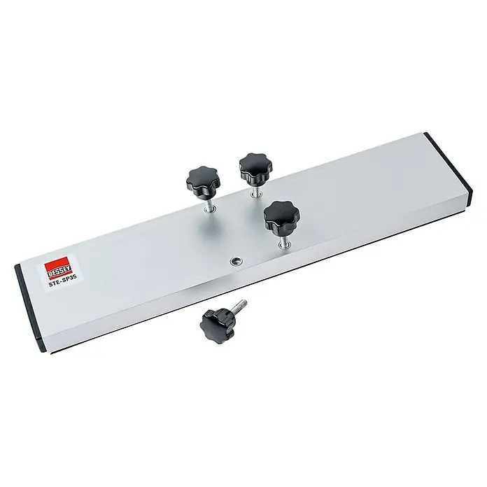 Bessey Deckenstütze STE-SP35 - Silber - Hier ist eine BESSEY STE-SP35-Tischverlängerung, ideal für Werkstattprojekte, mit schwarzen Griffen und einem robusten Design.