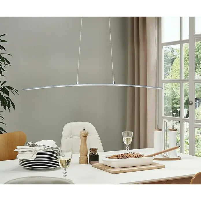 Eglo Style LED-Pendelleuchte Lasana - L x H: 90 x 100 cm - Moderne LED-Pendelleuchte in Silber über einem Esstisch, die eine stilvolle Beleuchtungslösung für den Essbereich bietet.