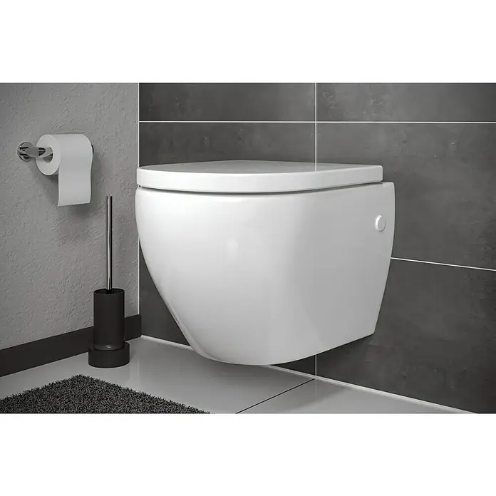 Camargue Wand-WC Rom - Spülrandlos, Ohne Spezialglasur, Spülform: Tief, WC Abgang: Waagerecht, Weiß - Eine schwebende Toilette in Weiß mit WC-Bürste und Papierhalter an der Wand. Das WC hat eine zeitgemäße, minimalistische Optik.