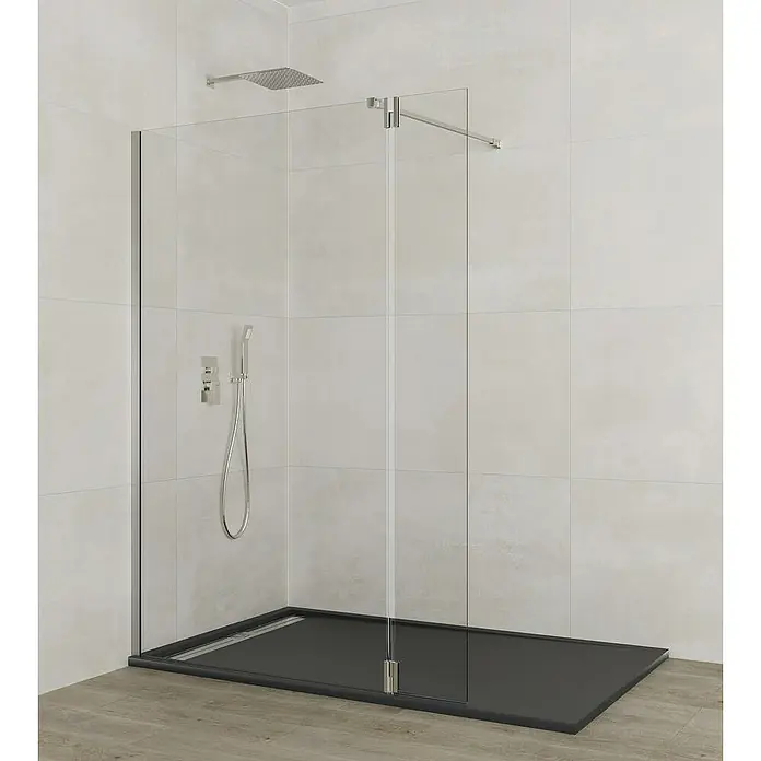 GME Cristal para mampara Screen - An x Al: 35 x 193,9 cm, Ángulo de sujeción: 180 °, Específico para: Mampara Screen - Cabina de ducha moderna con plato de ducha negro y pared de vidrio. Los accesorios son plateados y los azulejos claros.