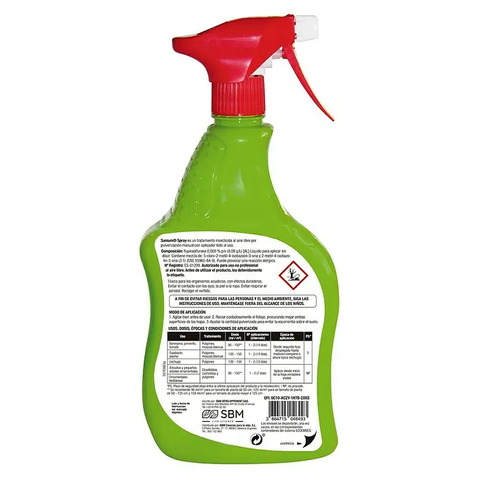 Antiorugas biológico universal Sanium - 800 ml - Primer plano de una botella de insecticida Sanium® Spray con boquilla roja, ideal para la jardinería doméstica.